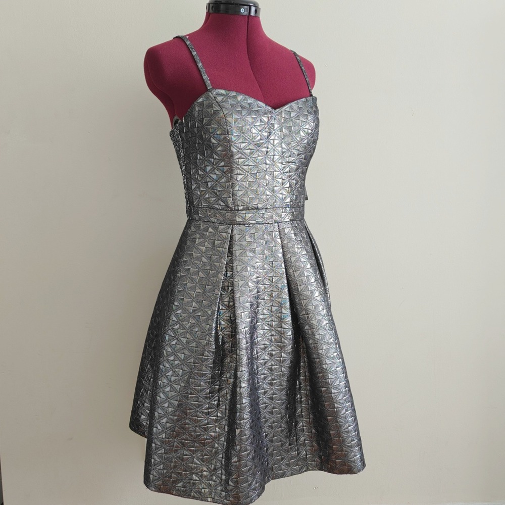 Guess Silver Metallic Mini Dress Geometric Quilted Fit Flare Pleated Size 6 NEW